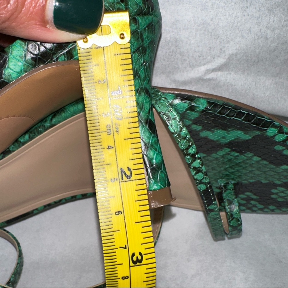 Banana Republic Leather Strappy Toe Ri Sandal sz 9 - Picture 8 of 12